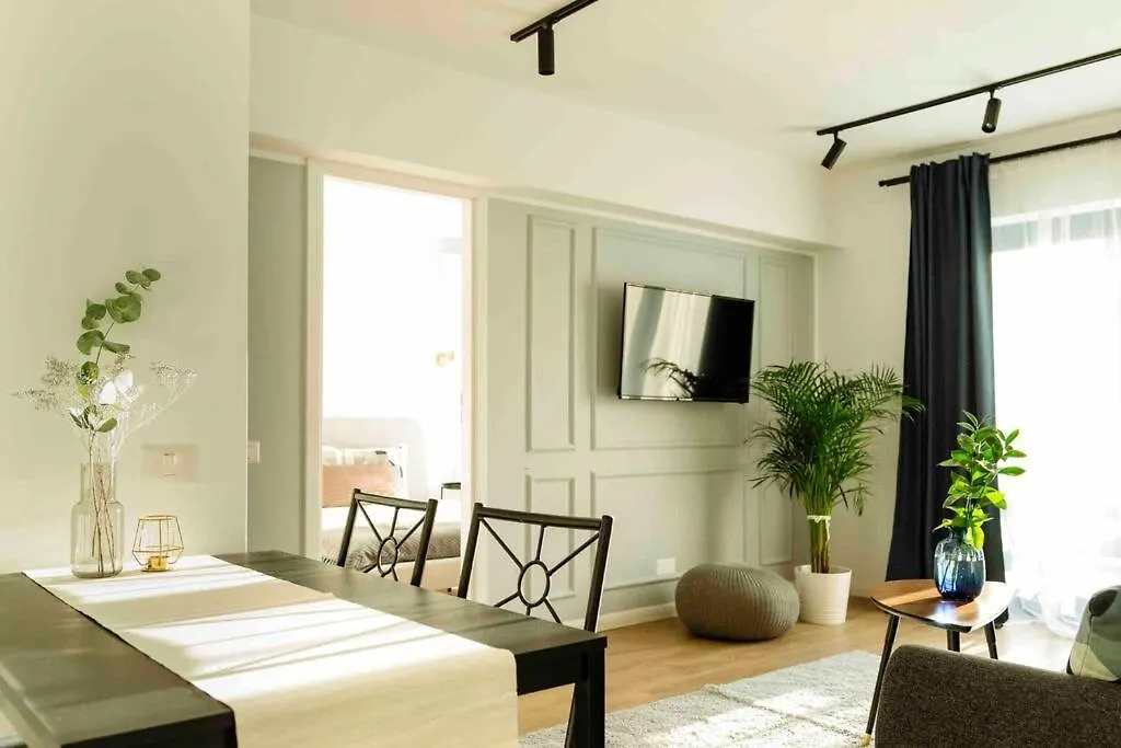 Bright Apartment - Top Location - City Balcony Bucarest