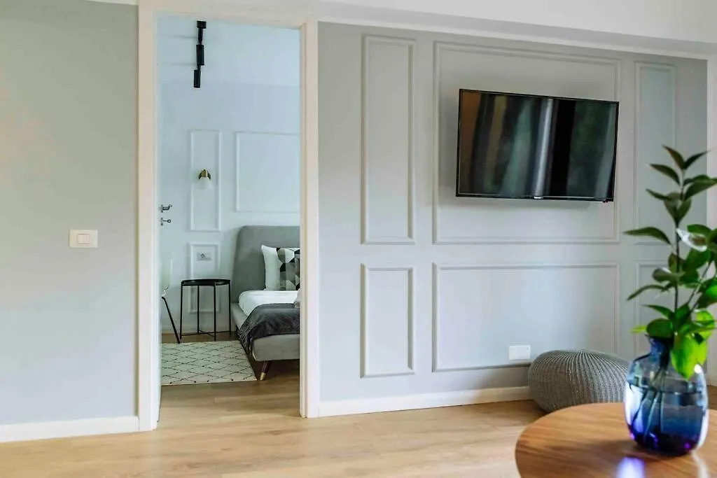 Bright Apartment - Top Location - City Balcony Bucarest
