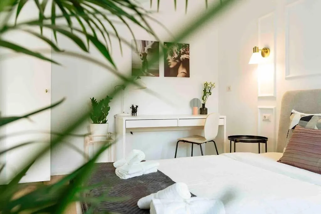 Bright Apartment - Top Location - City Balcony Bucarest Romania